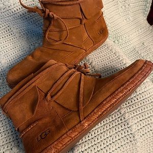 UGG women’s Reid suede flat moccasin boots size 10